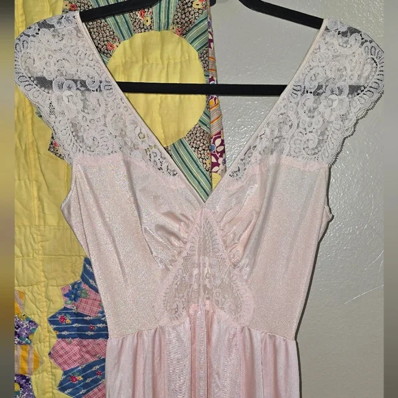 Vintage OLGA Pink 9293 Silky Nylon Nightgown Lace Bodice Small - Picture 2 of 5